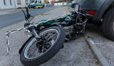 Motorradfahrer und Fußgängerin schwer verletzt