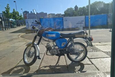 Diebstahl in Chemnitz: Himmelblaue Simson S51 von Chemnitzer Leasingfirma gestohlen - Mitten aus dem Herzen von Bernsdorf, Altenhainer Straße, verschwand am Montag, den 11. August ein himmelblaues Simson-Moped: