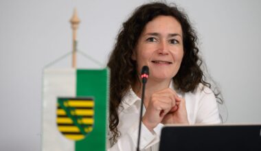 Justizministerin für "Verfassungsviertelstunde" an Schulen
