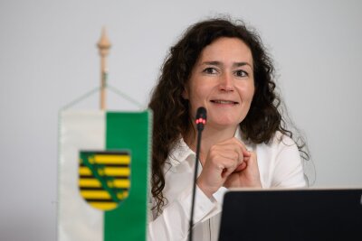 Justizministerin für "Verfassungsviertelstunde" an Schulen - Sachsens Justizministerin Constanze Geiert (CDU) hat sich für die "Verfassungsviertelstunde" nach bayerischem Vorbild ausgesprochen (Archivbild).