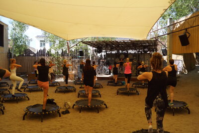 Kostenloses Fitness-Festival in Chemnitz: Mit Poolball, Yoga und mehr Bewegung ins Leben bringen -  24. August veranstaltet das "FittiCO" ein großes Sport- und Bewegungsevent in der Spinnerei. Auf dem Bild sind Impressionen des letzten Jahres zu sehen. Foto: FittiCO