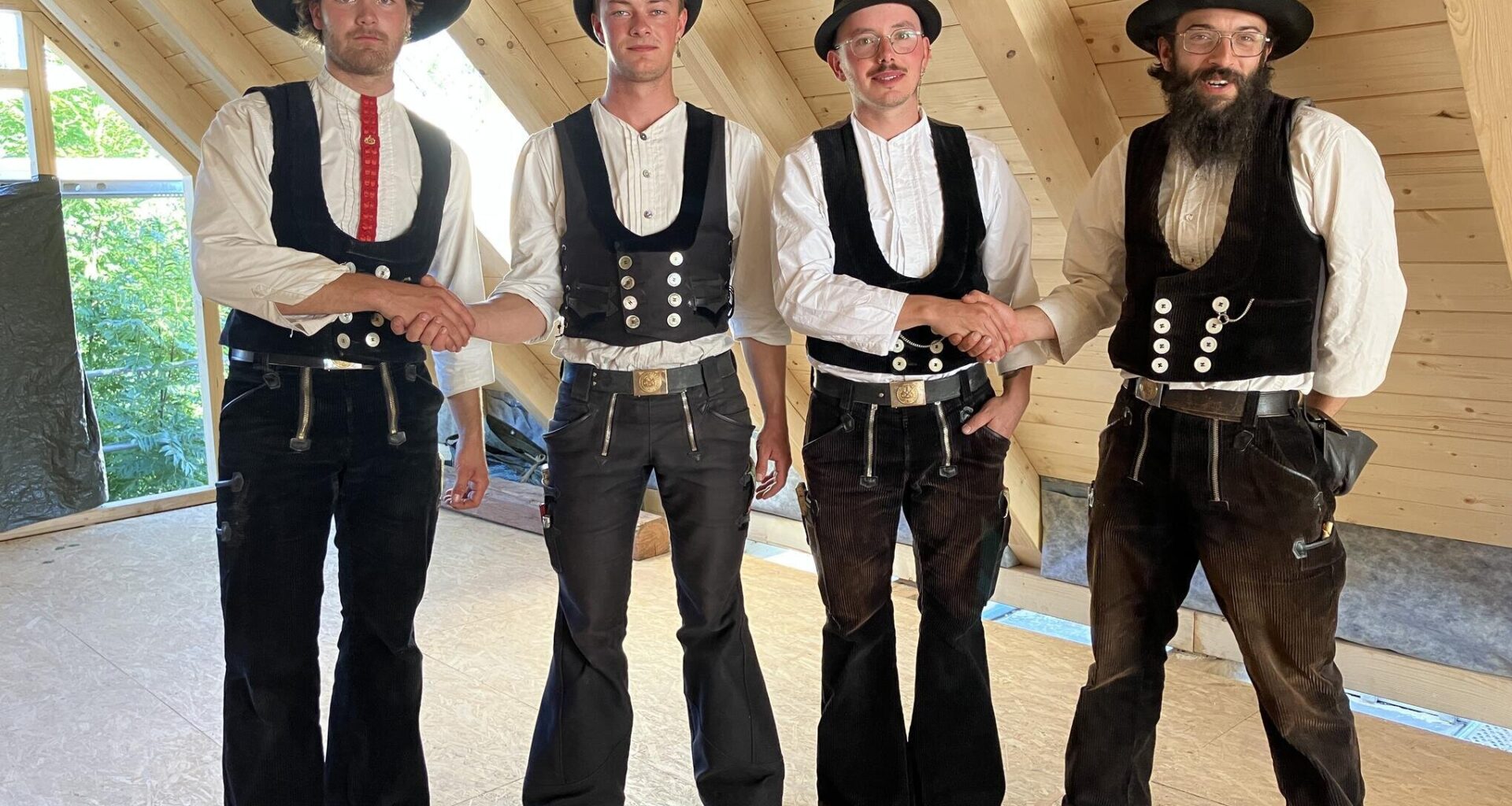 Wandergesellen sanieren historisches Gebäude im Erzgebirge