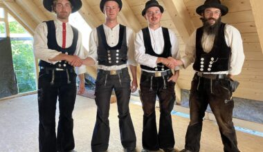 Wandergesellen sanieren historisches Gebäude im Erzgebirge