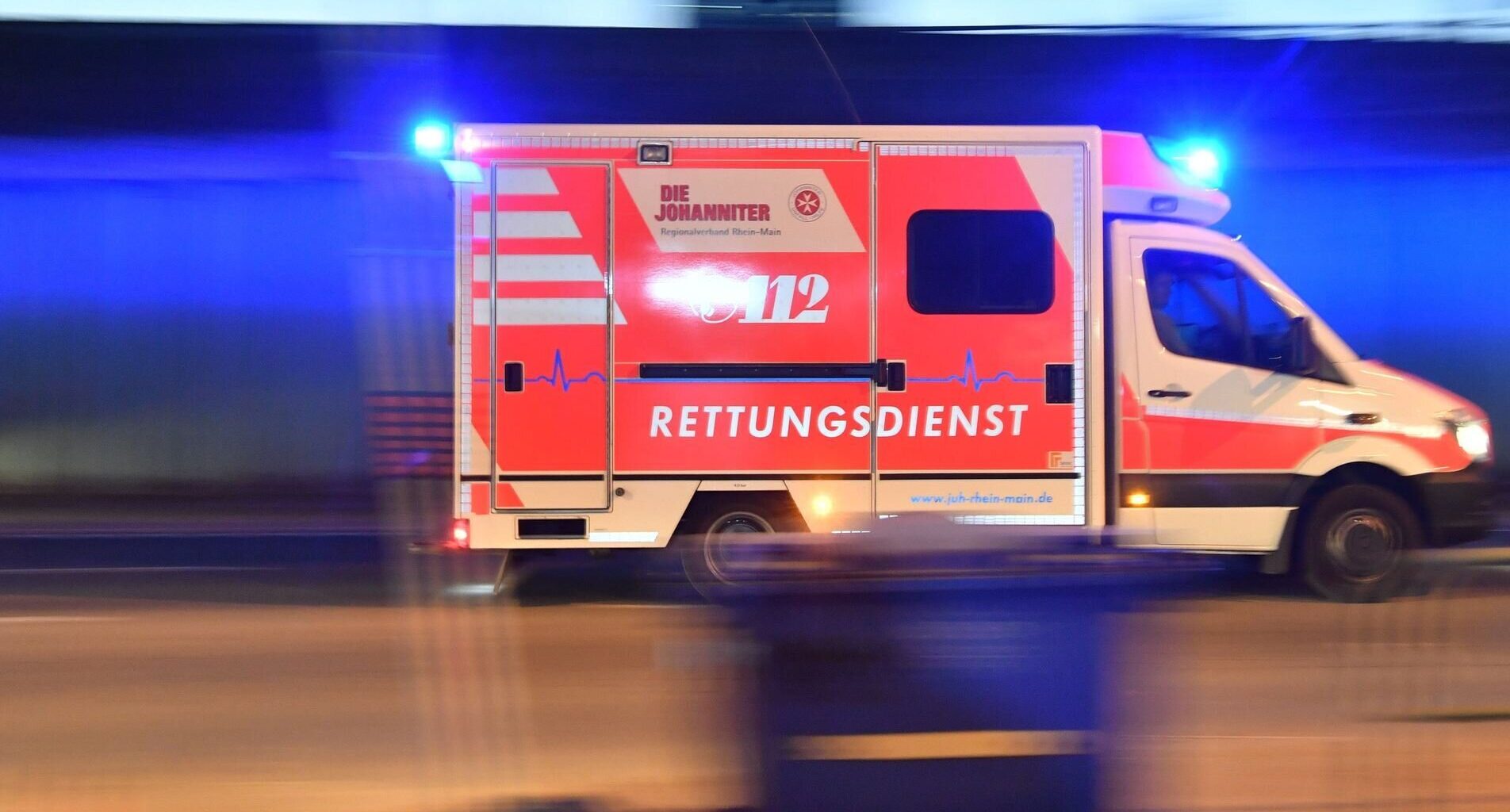 Frau stürzt mit Pedelec im Wald