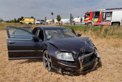 Verkehrsunfall zwischen zwei PKW in Röhrsdorf: B95 voll gesperrt - Am Freitag ereignete sich in Röhrsdorf auf der Leipziger Straße ein Verkehrsunfall.