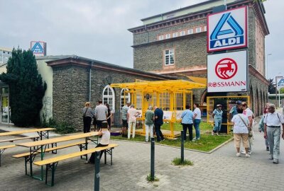 Kiosk des Unwissens: Künstlerduo eröffnet partizipativen Kiosk mit Kulturprogramm - Neben einem Sammelsurium der Heckert-Bewohner ist ein umfangreiches Programm aus Workshops, Talks, Lesungen und Musik geplant.