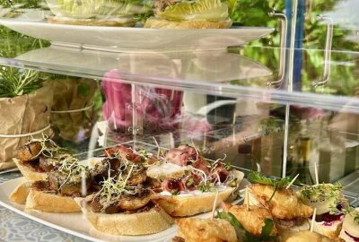 Ein Hauch Mittelmeer: Neues mediterranes Restaurant eröffnet auf dem Kaßberg - Jessica Müller in ihrem noch nicht fertigem Lokal „Txoko“. Im Oktober soll es öffnen. Am letzten Wochenende gab es erste Kostproben der kleinen Häppchen.