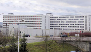 Junge Frau bricht aus der JVA Chemnitz aus: Polizeiliche Suchaktion im Umfeld