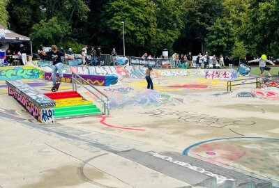 Skater zeigen ihr Können im Konkordiapark - Skateevent im Konkordiapark in Chemnitz.