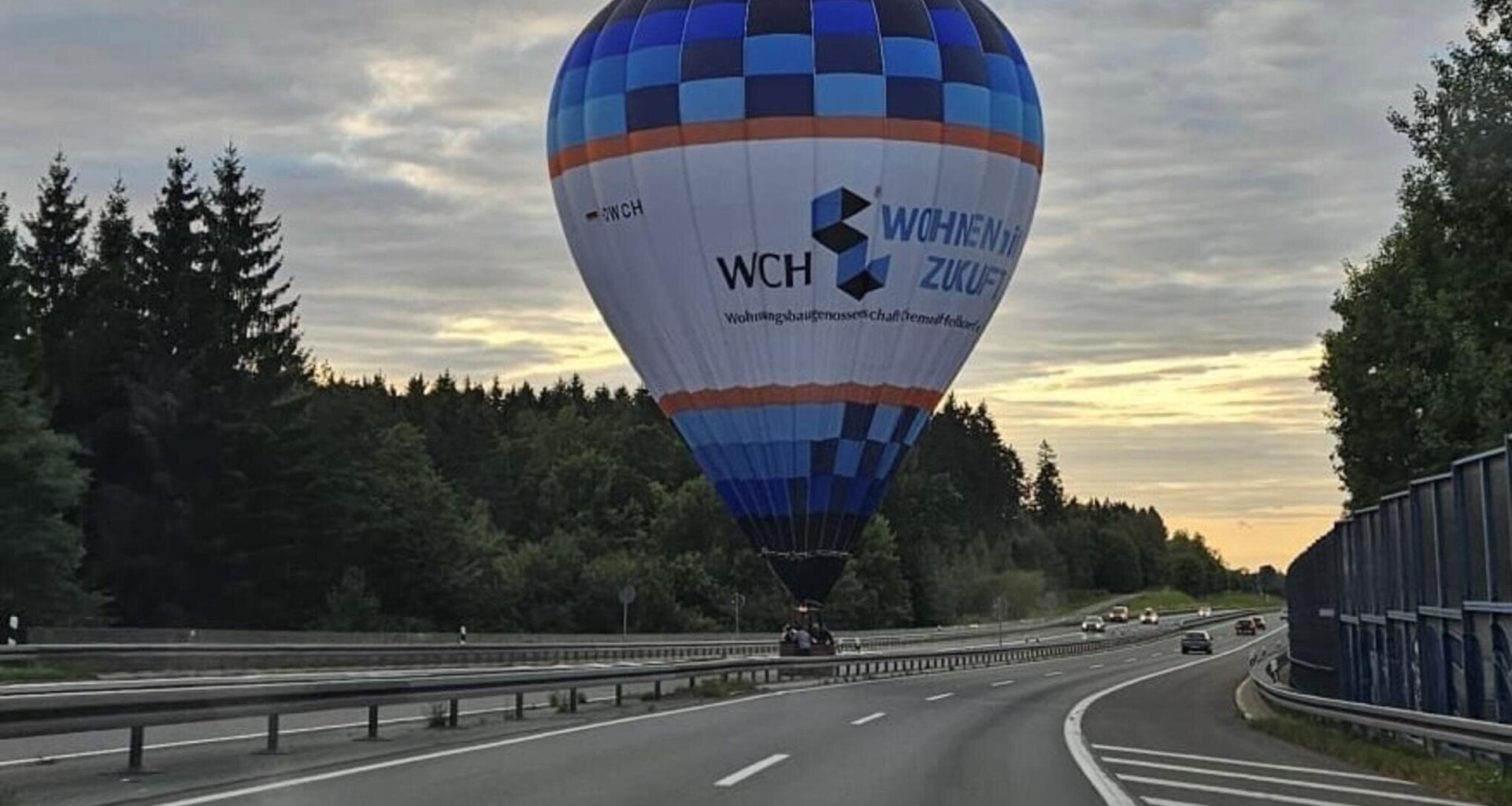 Ballon auf Bundesstraße 174 bei Chemnitz gelandet