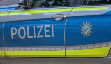 Illegale Party aufgelöst : Vandalen beschmieren Streifenwagen