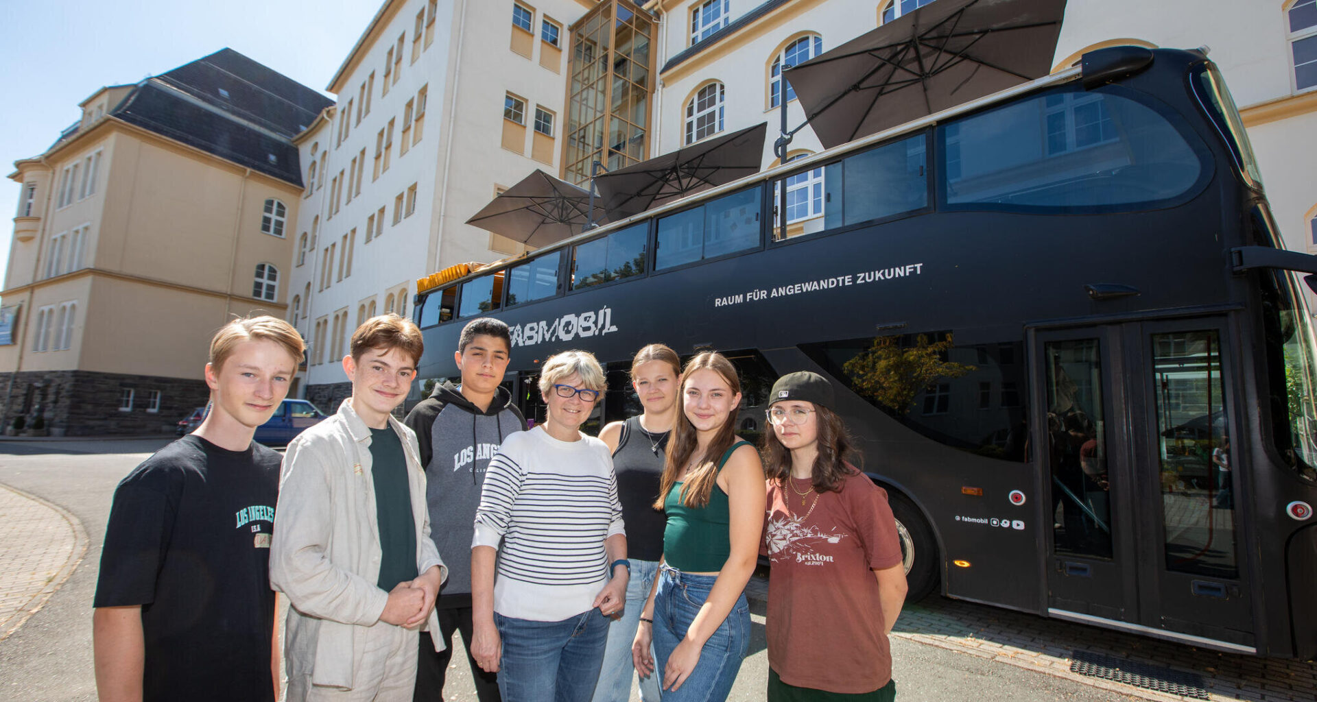 Fahrende Digitalwerkstatt macht Station an Plauener Gymnasium – „ich bin sehr beeindruckt“