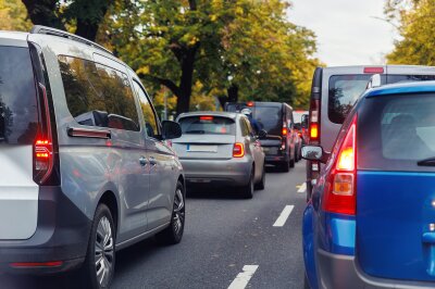 Straßensperrungen im Überblick: Neue Baustellen in Chemnitz, Zwickau, Plauen und im Erzgebirge - Pendler aufgepasst: Ab Montag gelten neue Einschränkungen.