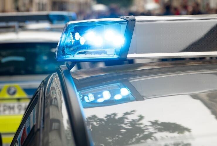 Unbekannter entwendet Halskette und Schlüsselbund