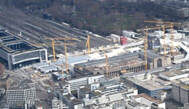 Stuttgart 21: Hauptbahnhof sorgt seit Jahren für Comedy & Satire