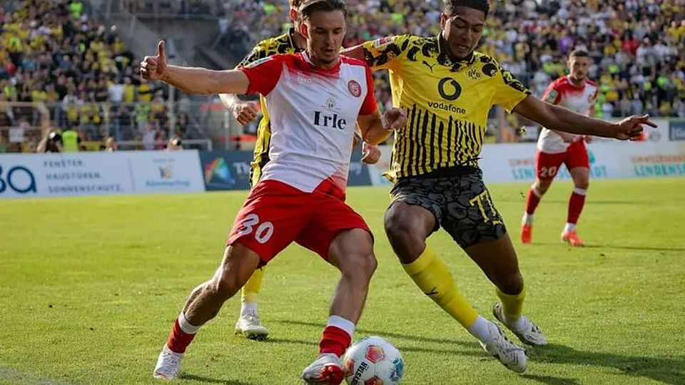 Borussia Dortmund in Siegen: Rekordkulisse und neun Tore
