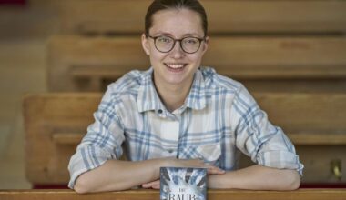 Vom Hobel zur Heldin: Schreinerin veröffentlicht Debütroman