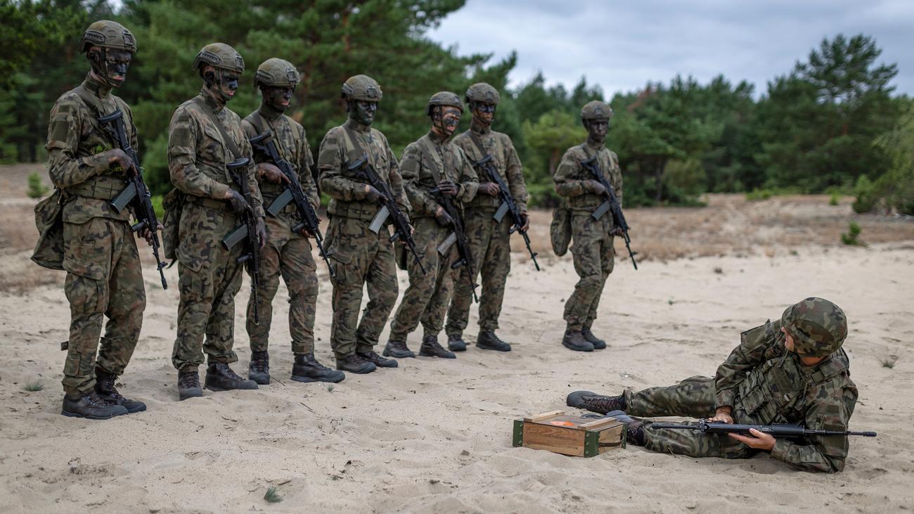 Krieg in der Ukraine: 10.000 Polen absolvieren Sommer-Bootcamp bei der Armee