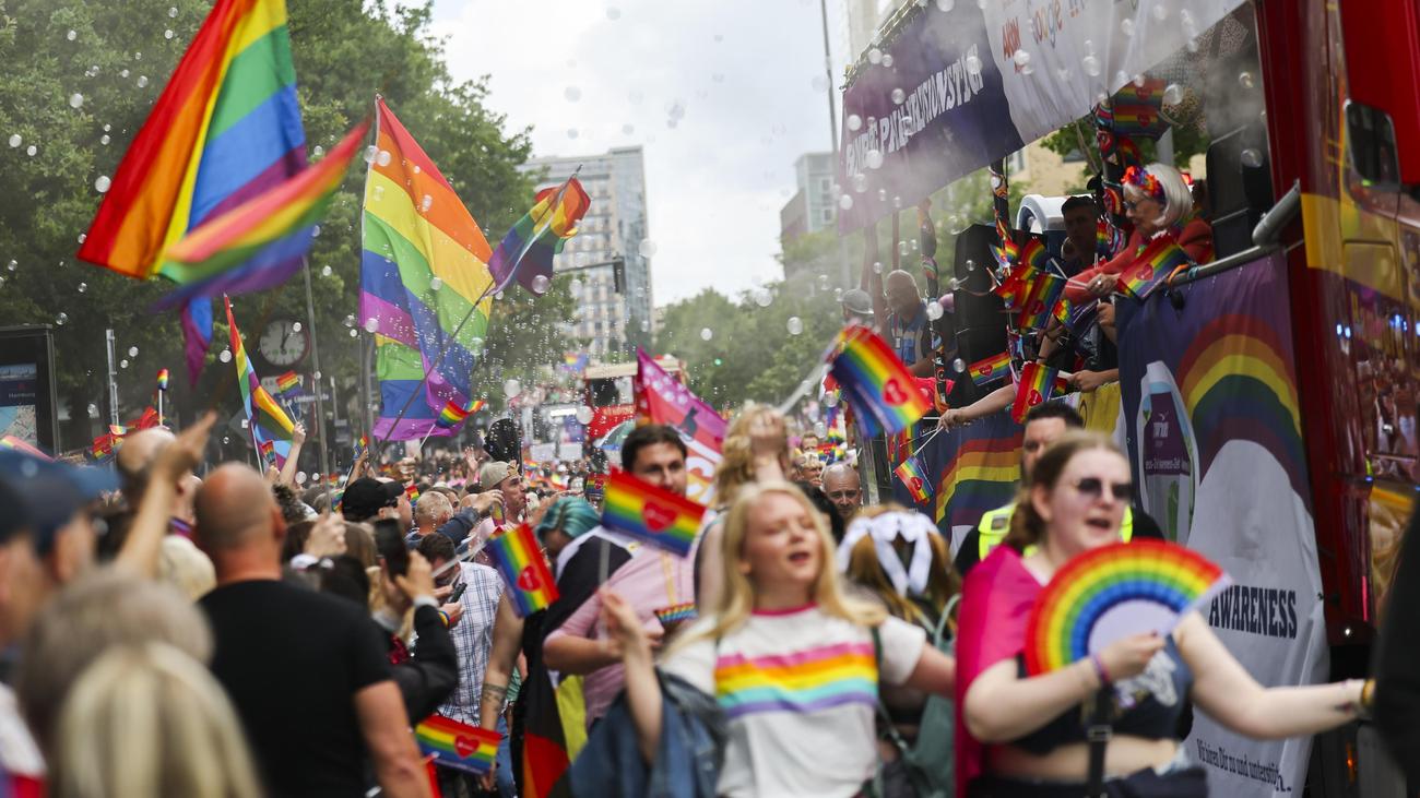 Christopher Street Day: Zehntausende demonstrieren beim CSD in Hamburg