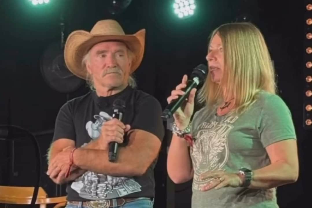 Plötzlich stehen Konny und Manu Reimann auf der Bühne beim Wacken-Open-Air.