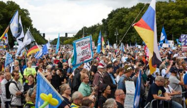 Tausende bei „Querdenken“-Demo durchs Berliner Zentrum