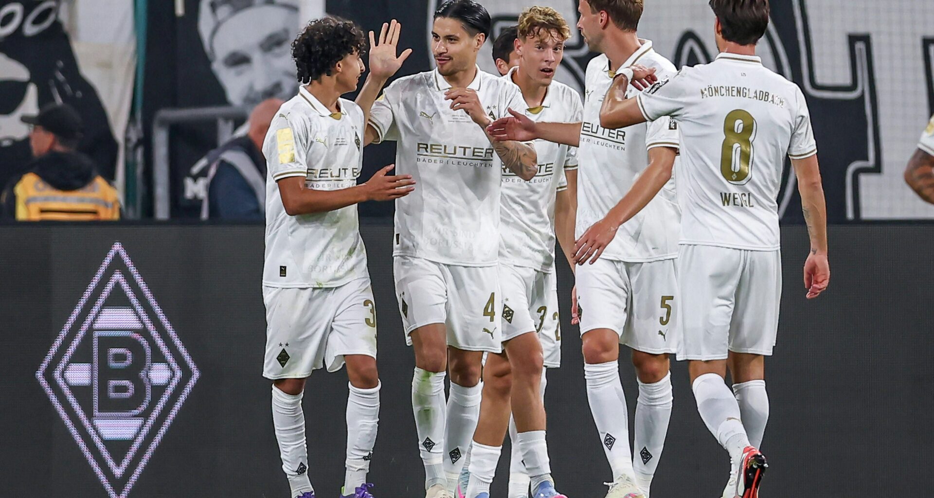Gladbach schlägt Valencia ‒ Verletzungssorgen um U17-Juwel