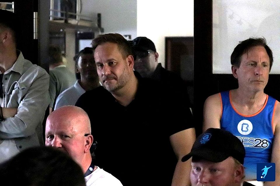 Jens Redlich (Mitte) auf der PK bei einem BFC Preussen Spiel
