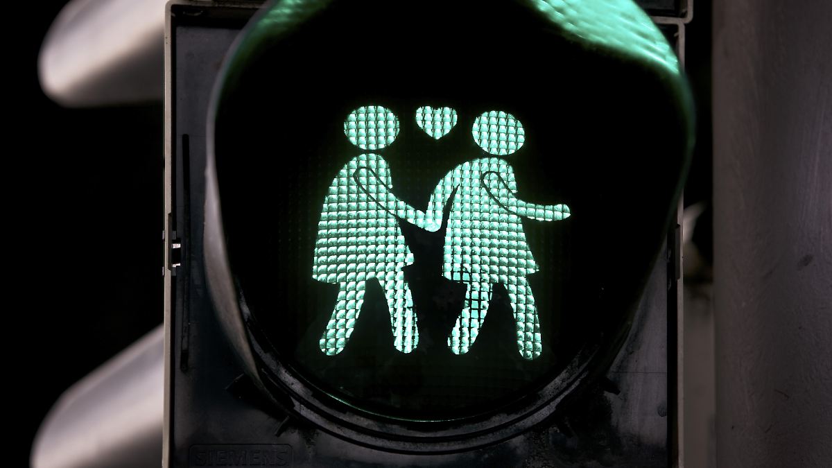 Der Tag: Grüne wollen queere Ampelpärchen in Bremen einführen