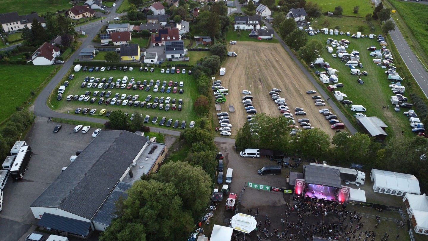 Heavy-Metal-Festival startet in 600-Einwohner-Eifel-Dorf - SWR Aktuell