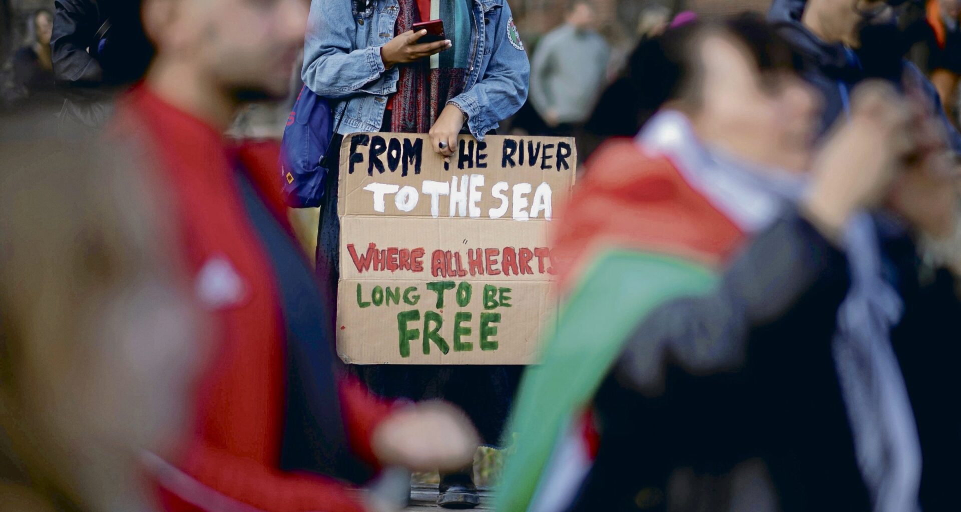 »From the river to the sea« – Anwälte gegen Palästina-Repression in Berlin