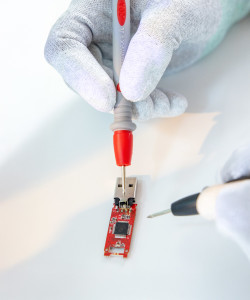 Daten eines überhitzten USB-Sticks sollten in Profi-Labor gerettet werden (Foto: RecoveryLab) Daten eines überhitzten USB-Sticks sollten in Profi-Labor gerettet werden (Foto: RecoveryLab)