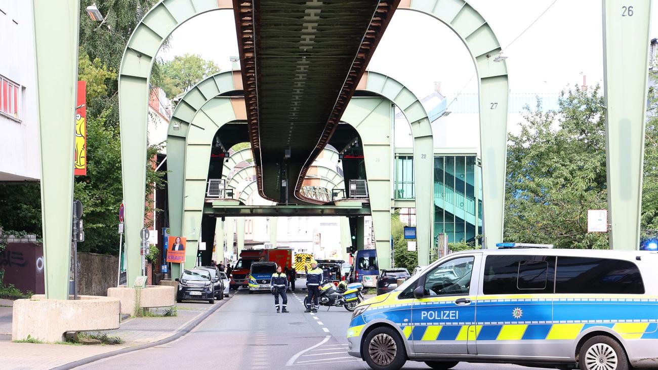 Bedrohungslage: Ein Verletzter nach Schussabgabe durch Polizei in Wuppertal