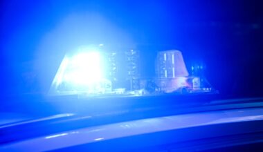Bochum: Angreifer sticht zwei Männer an Bushaltestelle nieder und flüchtet