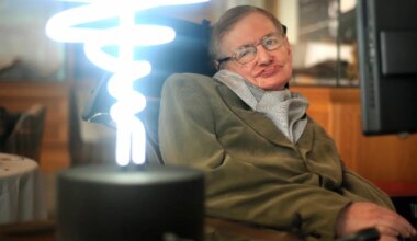 Stephen Hawking gehört zu den ganz großen Namen in der Wissenschaft. Nun soll eine neue Ausgabe seines letzten Buches in illustrierter Version erscheinen. Alle Infos gibt es hier.