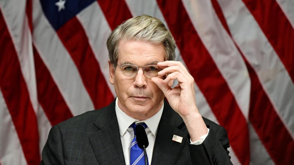 USA: US-Finanzminister Scott Bessent soll die US-Steuerbehörde kommissarisch leiten, nachdem Billy Long entlassen wurde.