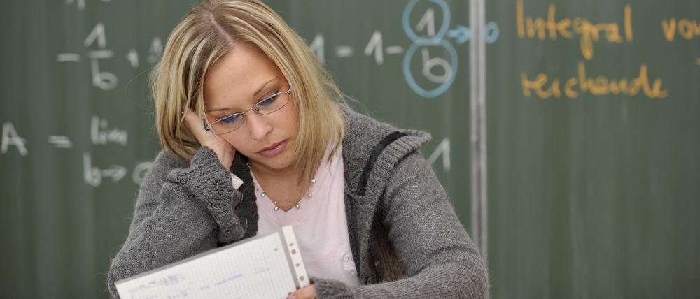 Erschöpft und überfordert: Macht Leistungsdruck Lehrer krank?