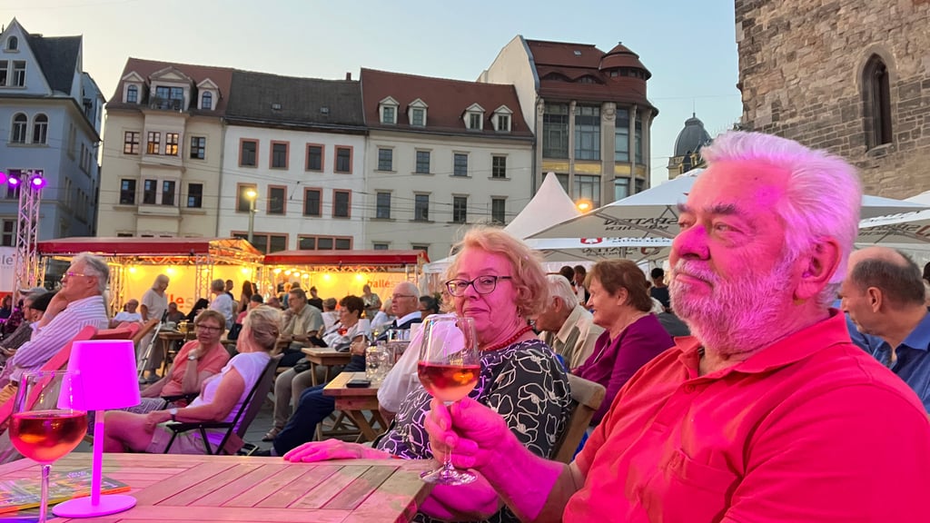 Sommer nach 8 auf dem Marktplatz Halle begeistert mit Oper und Musik