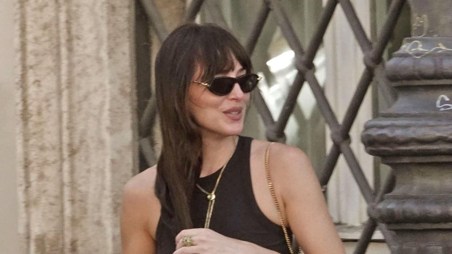 Dakota Johnson besucht Mama Melanie Griffith' Geburtstagsparty mit IHM