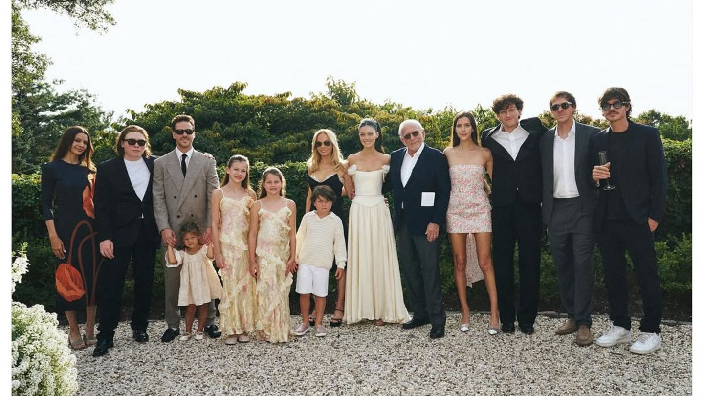 Brooklyn Beckham: Hochzeit ohne Eltern! Nicola posiert mit ihrer Familie