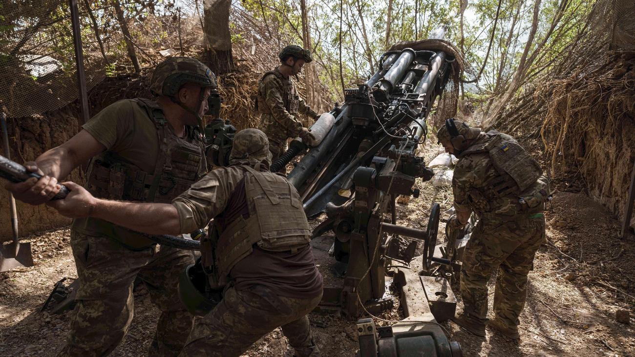 Krieg gegen die Ukraine: Russland bereitet Selenskyj zufolge neue Offensiven vor
