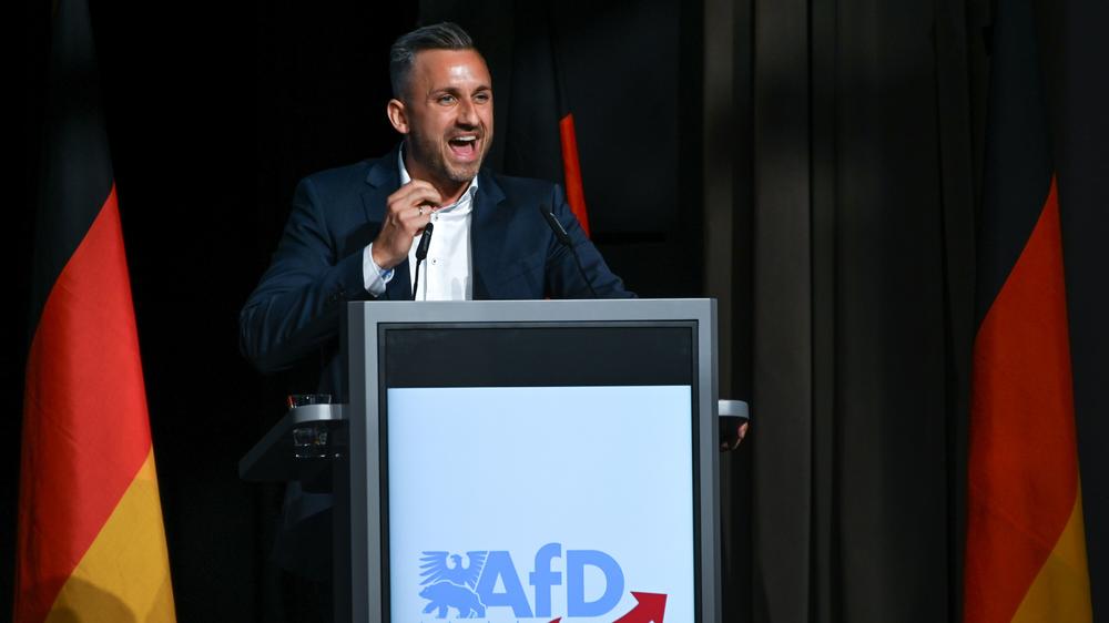 Ulrich Siegmund in Hamburg: Ulrich Siegmund, Spitzenkandidat der AfD in Sachsen-Anhalt, bei einer Rede vor den Teilnehmern des Landesparteitags