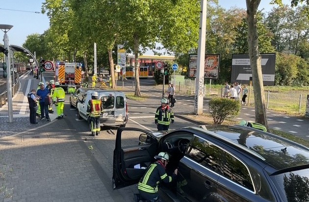 FW-BN: Auffahrunfall mit 3 verletzten Personen