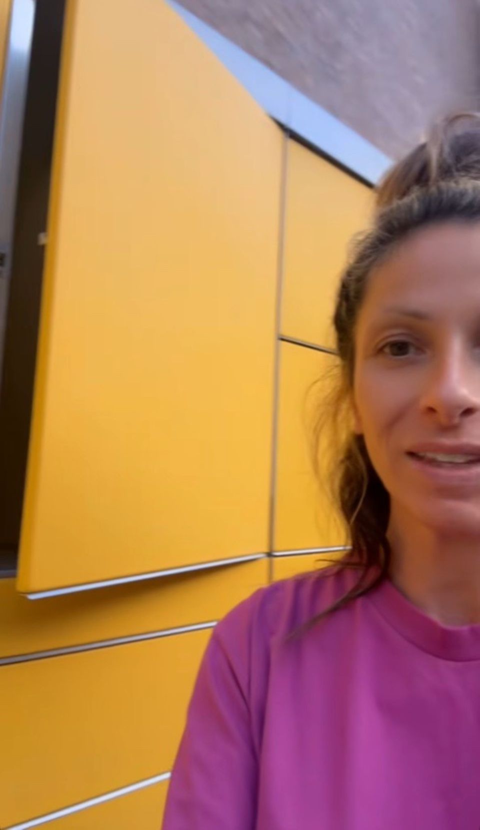 Gülcan Kamps feiert ihr "erstes Mal" an einer Packstation.