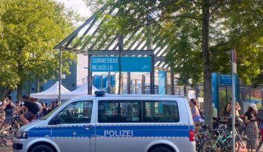 Massenschlägerei in Freibad eskaliert mit fünf Verletzen
