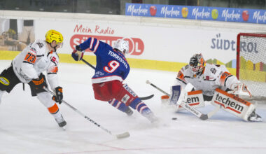 Dolomitencup_Löwen Frankfurt (in white) and Valerenga (2)