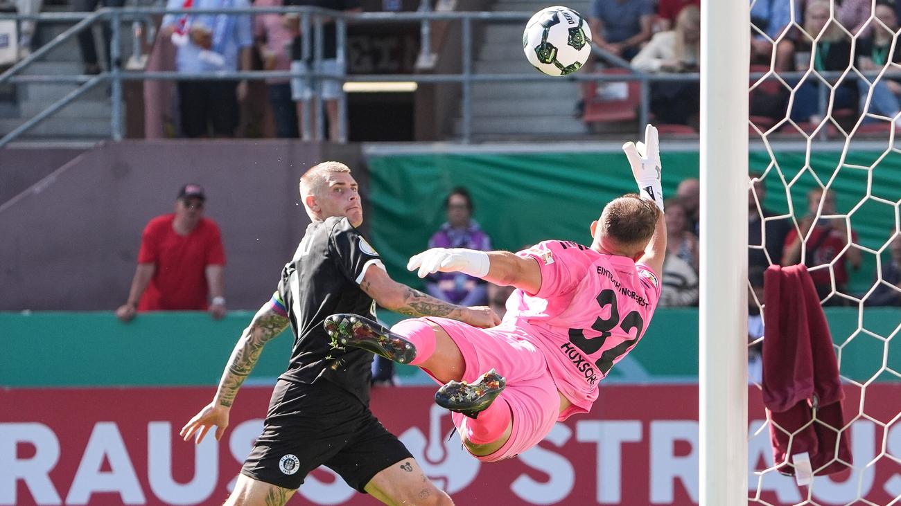 DFB-Pokal, erste Runde: Illertissen schafft Überraschung, St. Pauli gewinnt Elfmeterschießen