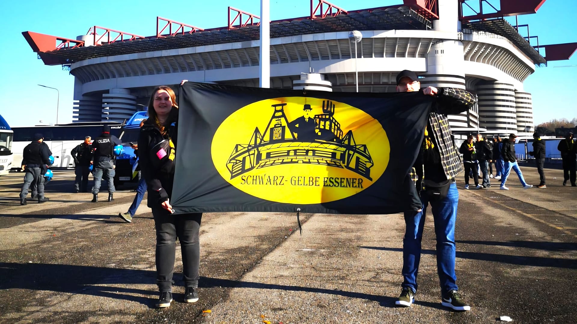 Christian Ramrath und Jennifer Bär vom Fanclub "Schwarz-Gelbe Essener": Beide haben den BVB schon bei einem Auswärtsspiel in Mailand begleitet.