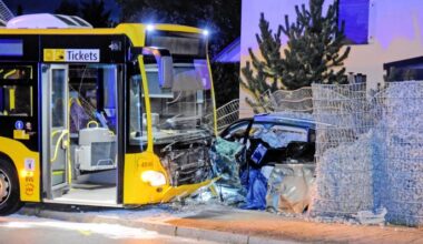 Ein BVG-Bus ist am Abend des 20.08.2025 in Berlin-Köpenick in einen Unfall geraten.(Quelle:John Boutin)
