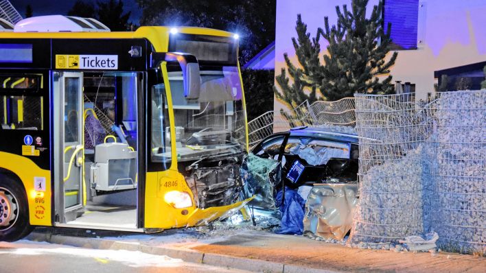 Ein BVG-Bus ist am Abend des 20.08.2025 in Berlin-Köpenick in einen Unfall geraten.(Quelle:John Boutin)