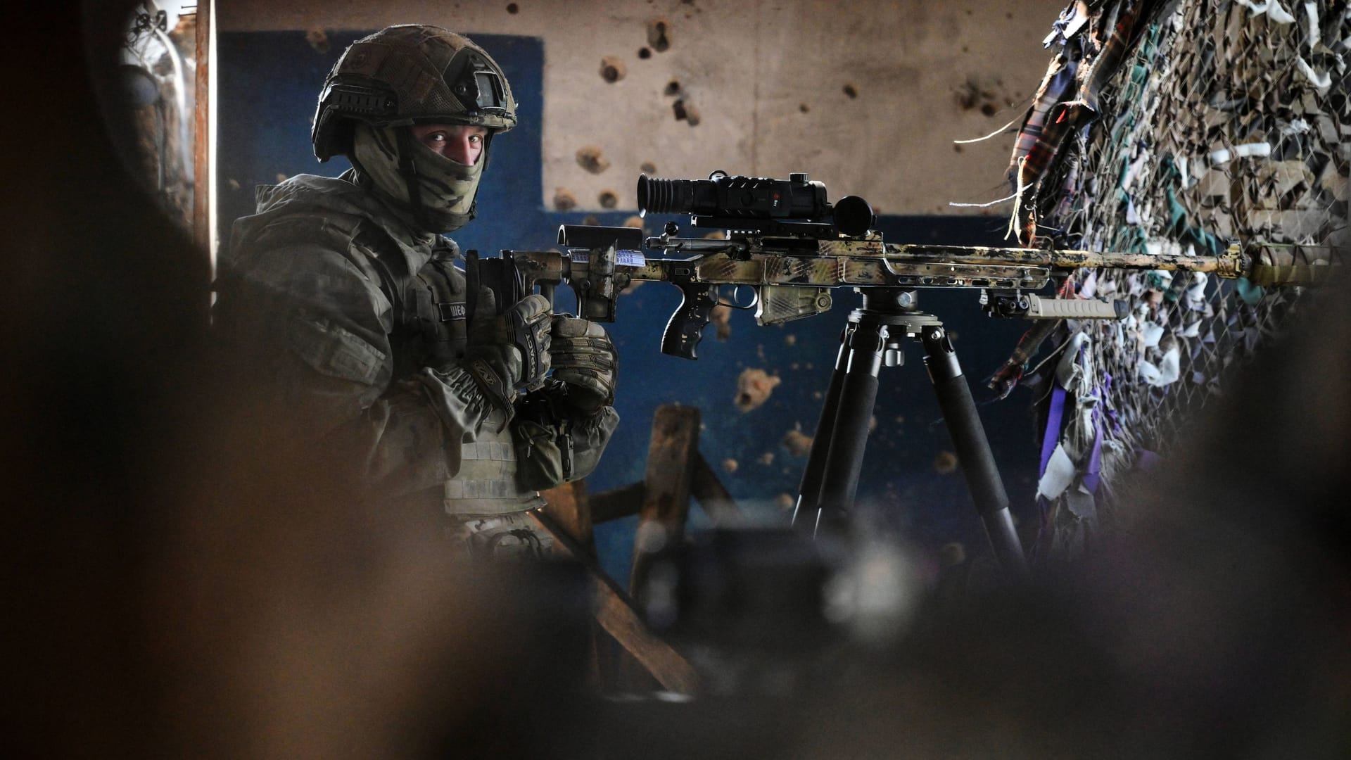 Ein russischer Soldat in der Nähe von Pokrowsk: In der Stadt an der Frontlinie wenden die Invasoren eine neue Taktik an.